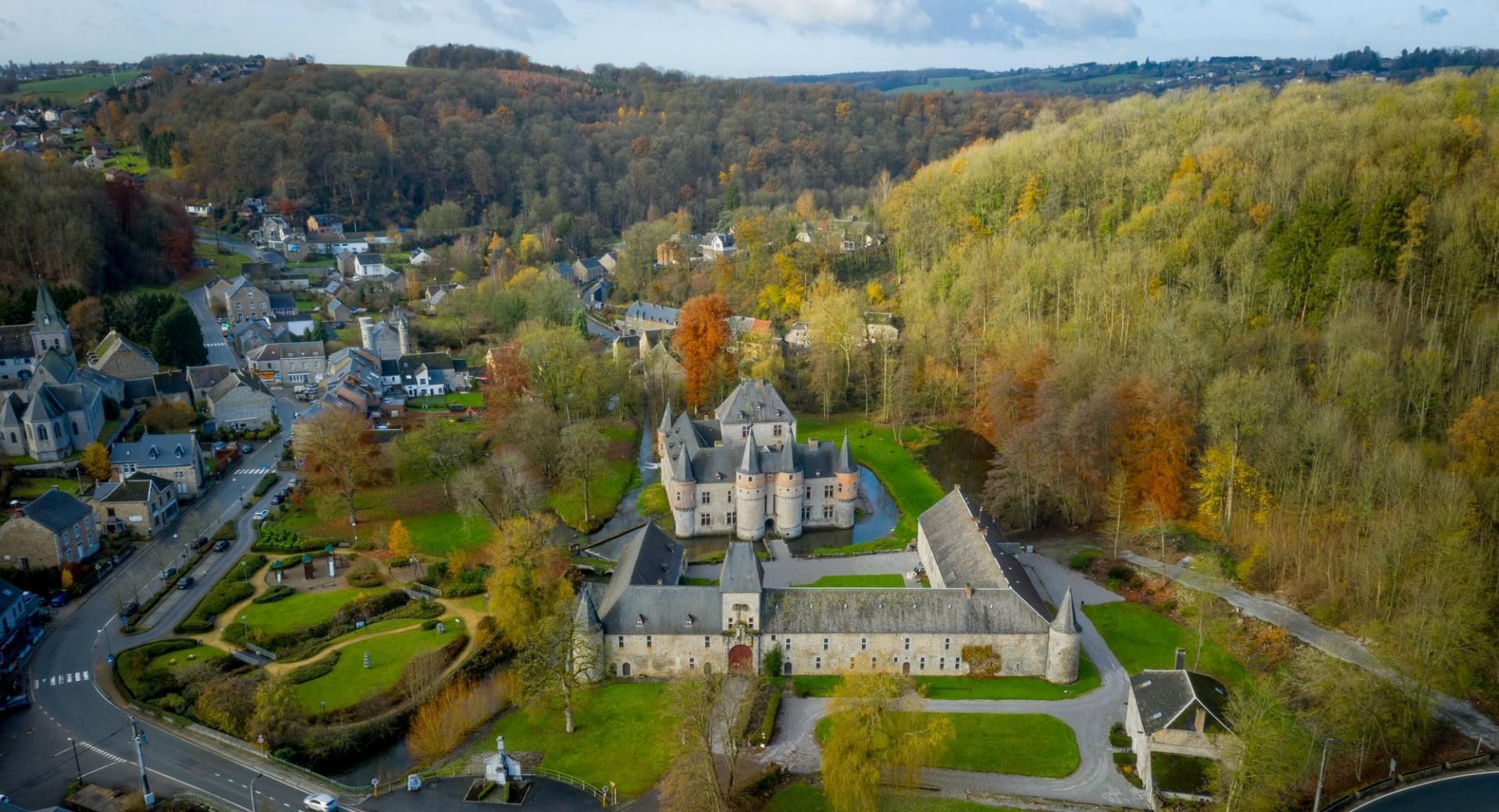 Cadre exceptionnel du château de Spontin