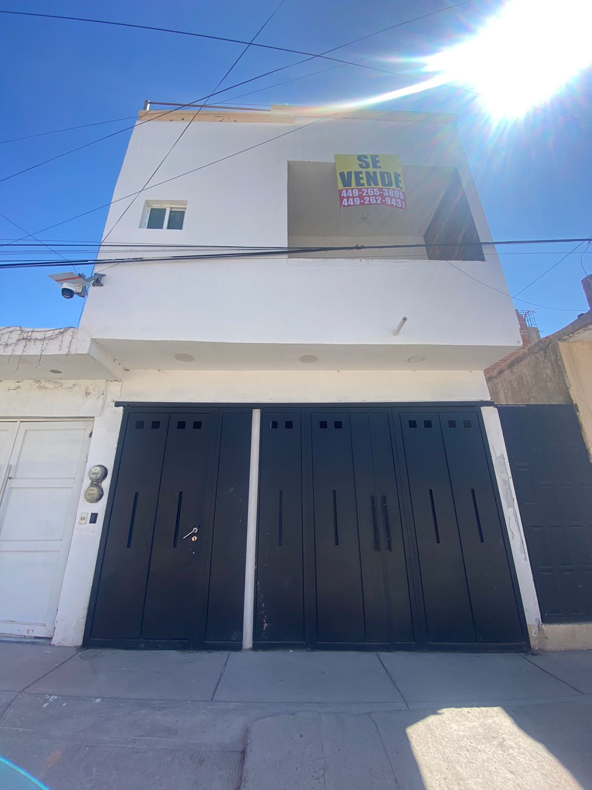 ??¡AMPLIA CASA DE 3 NIVELES CON ROOF GARDEN AL ORIENTE!??