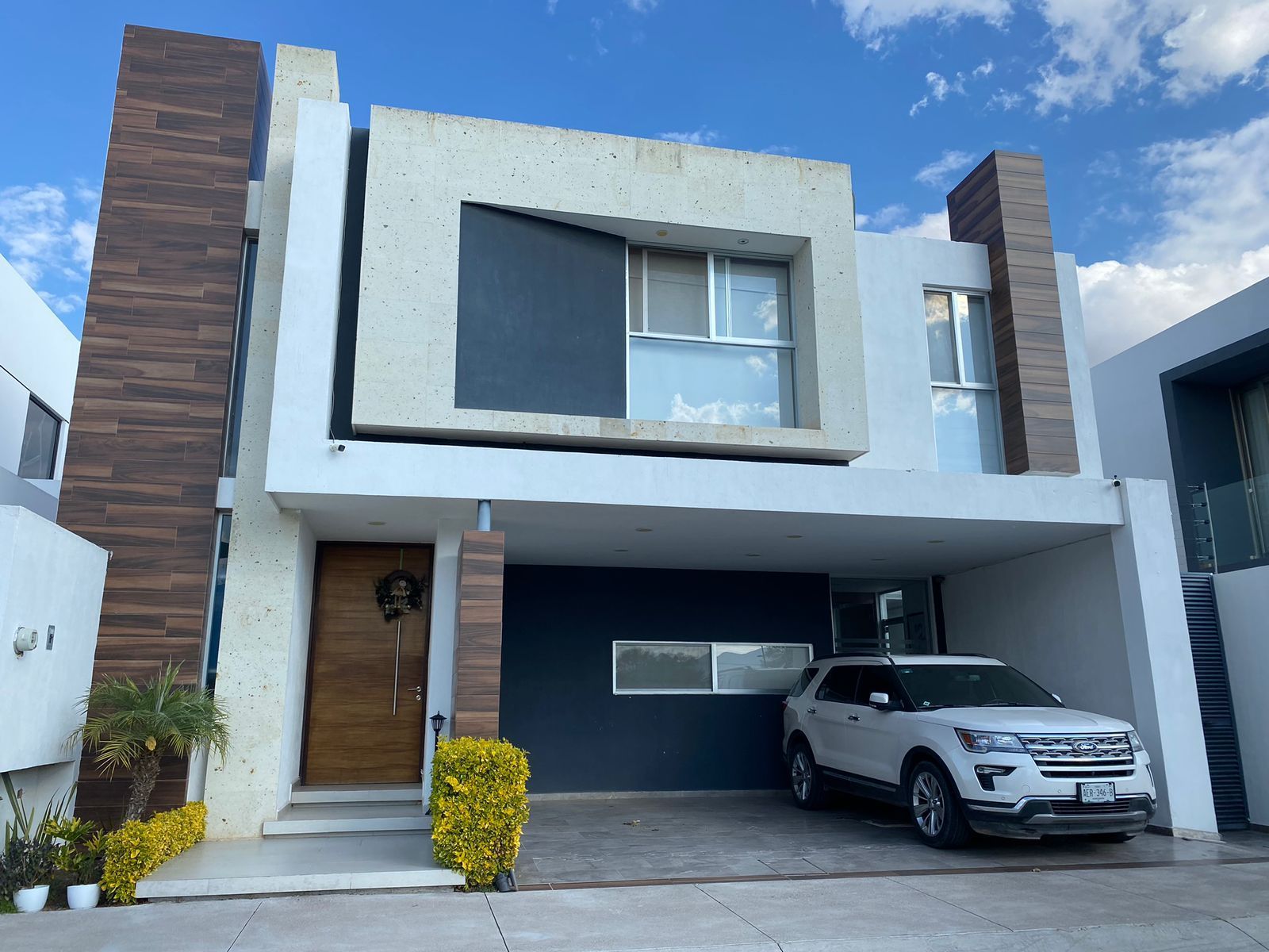 ?? ¡CASA EN RENTA DE LUJO CON DOBLE ALTURA Y EXCELENTE UBICACIÓN! ??