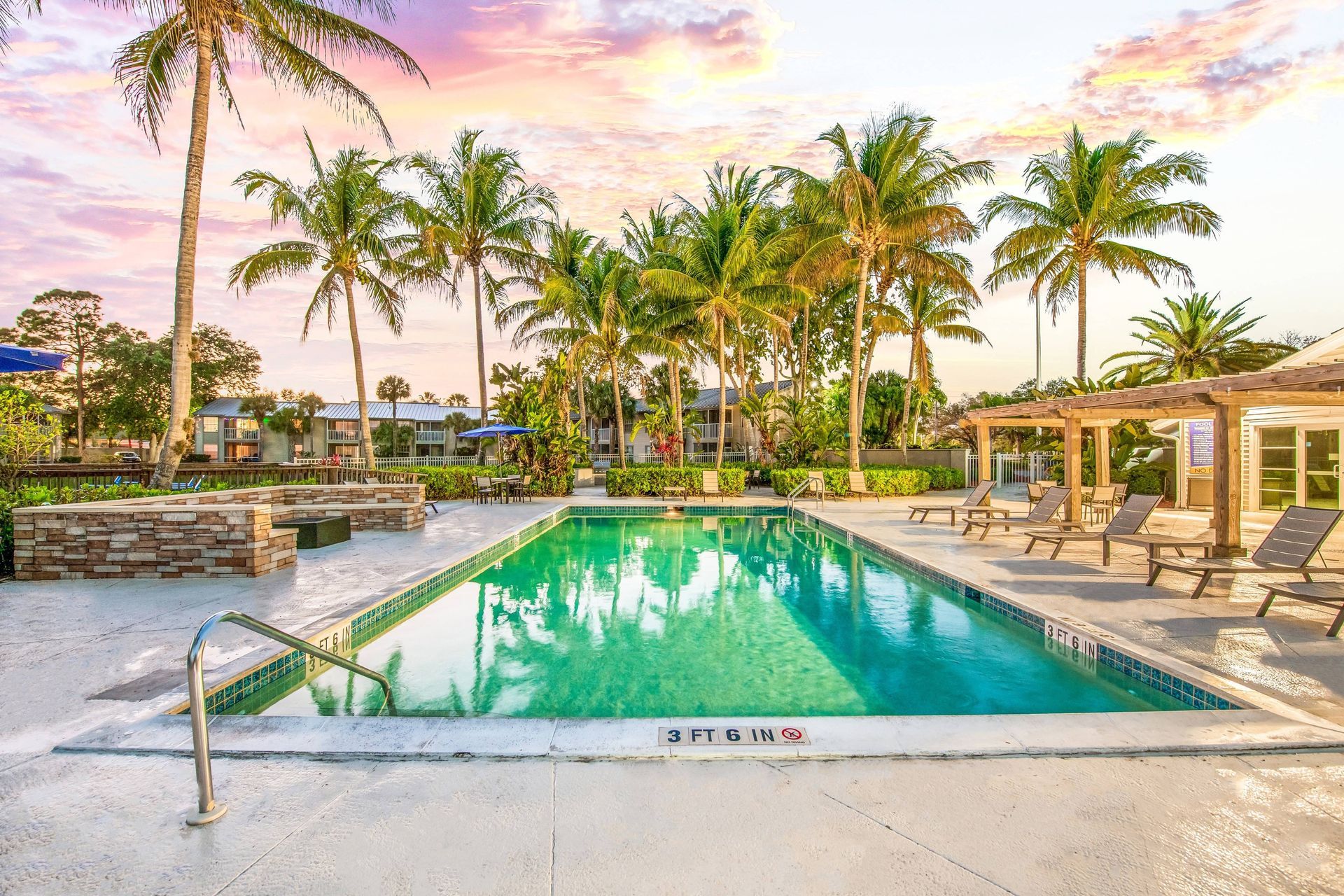 Gallery Apartment Complexes in Naples