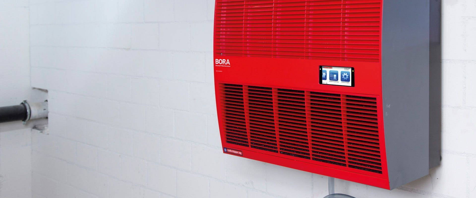 Ein Wäschetrockner an der Wand