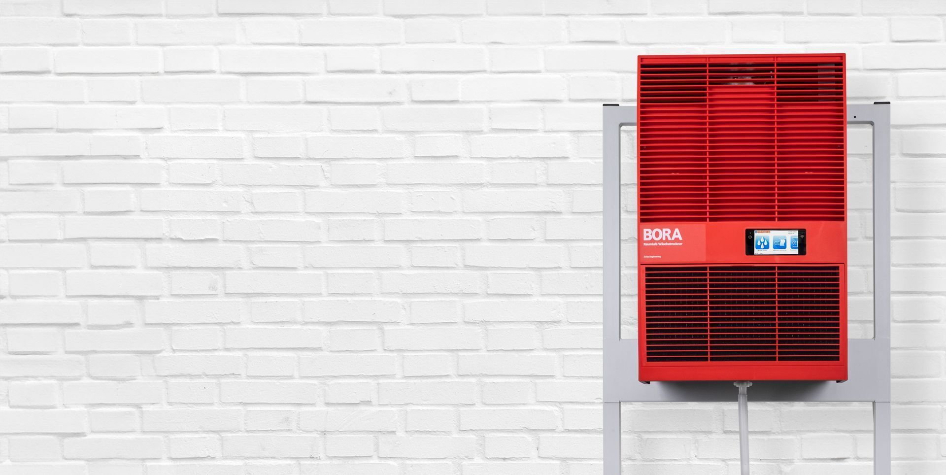 Ein Wäschetrocker an einer Wand