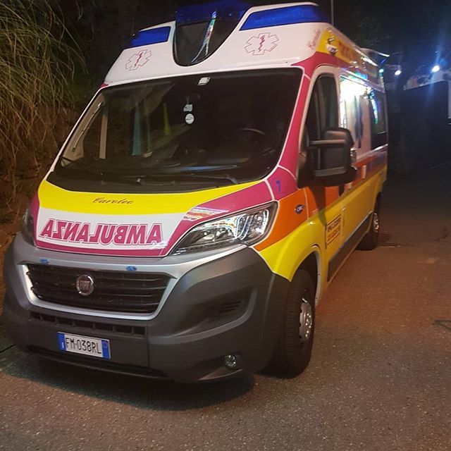 ambulanza della croce rossa di catanzaro