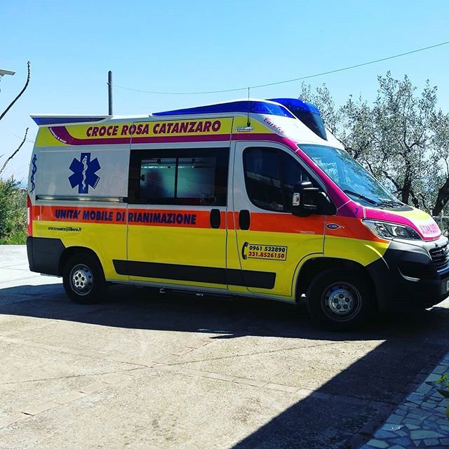autoambulanza della croce rossa