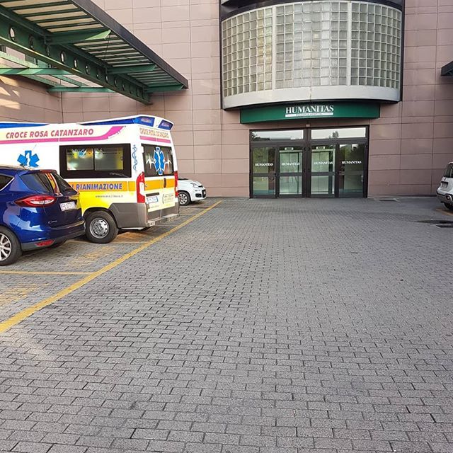 autoambulanza e parco mezzi della croce rossa di catanzaro