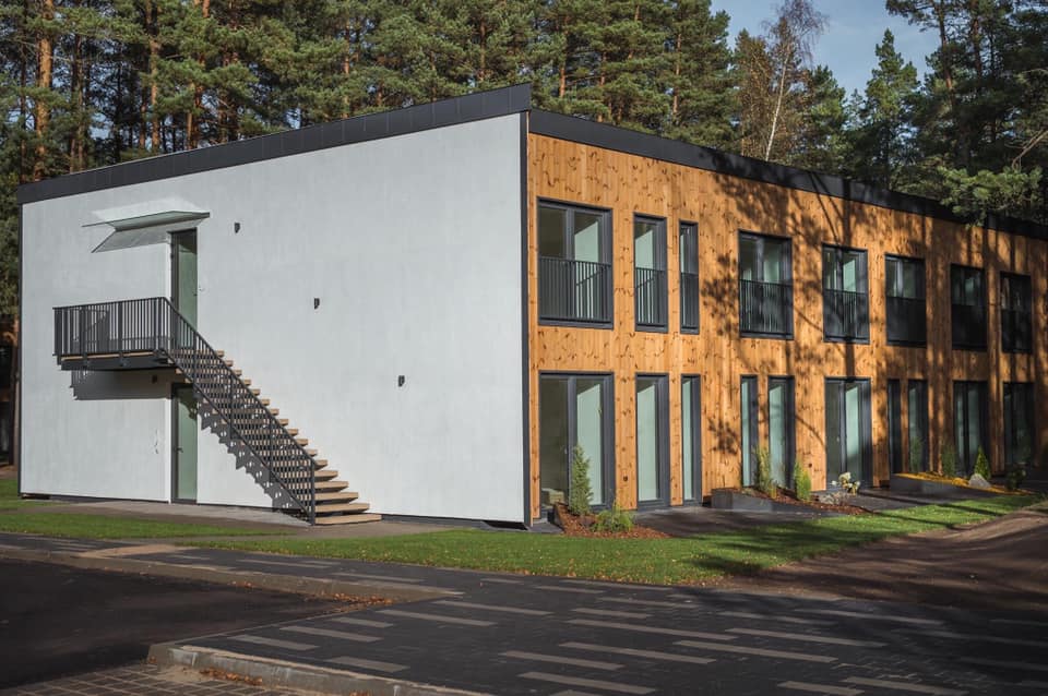 Insulation and finishing works of the facade of low-rise residential houses “Saulesdārzs / Pearl of Kurzeme”, Ķesterciems, Engure parish, Engure region (2020).