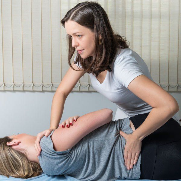 Female Chiropractor How Holistic Chiropractic Care Differs from Conventional Medicine