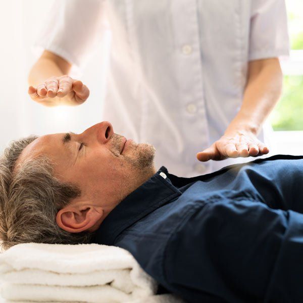 How is Holistic Energy Therapy is Different from Conventional Medicine