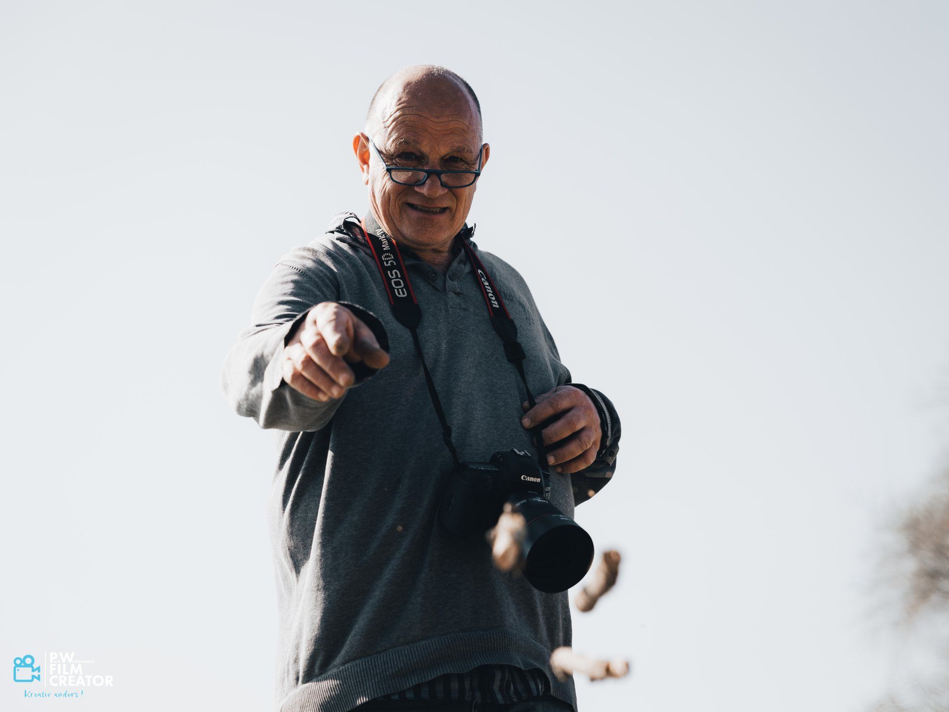 Portrait Foto Mann draußen