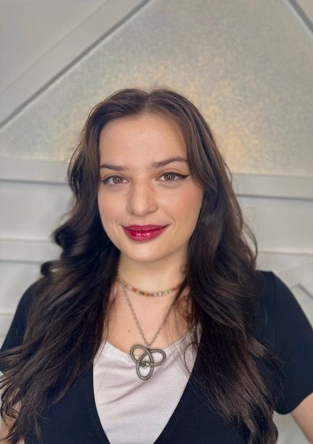 Headshot of Bri