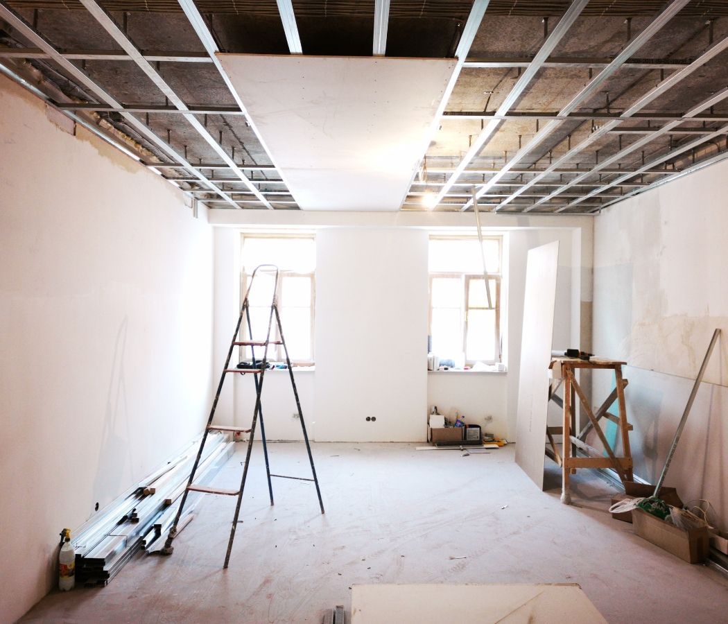 An empty room with a ladder in the middle of it