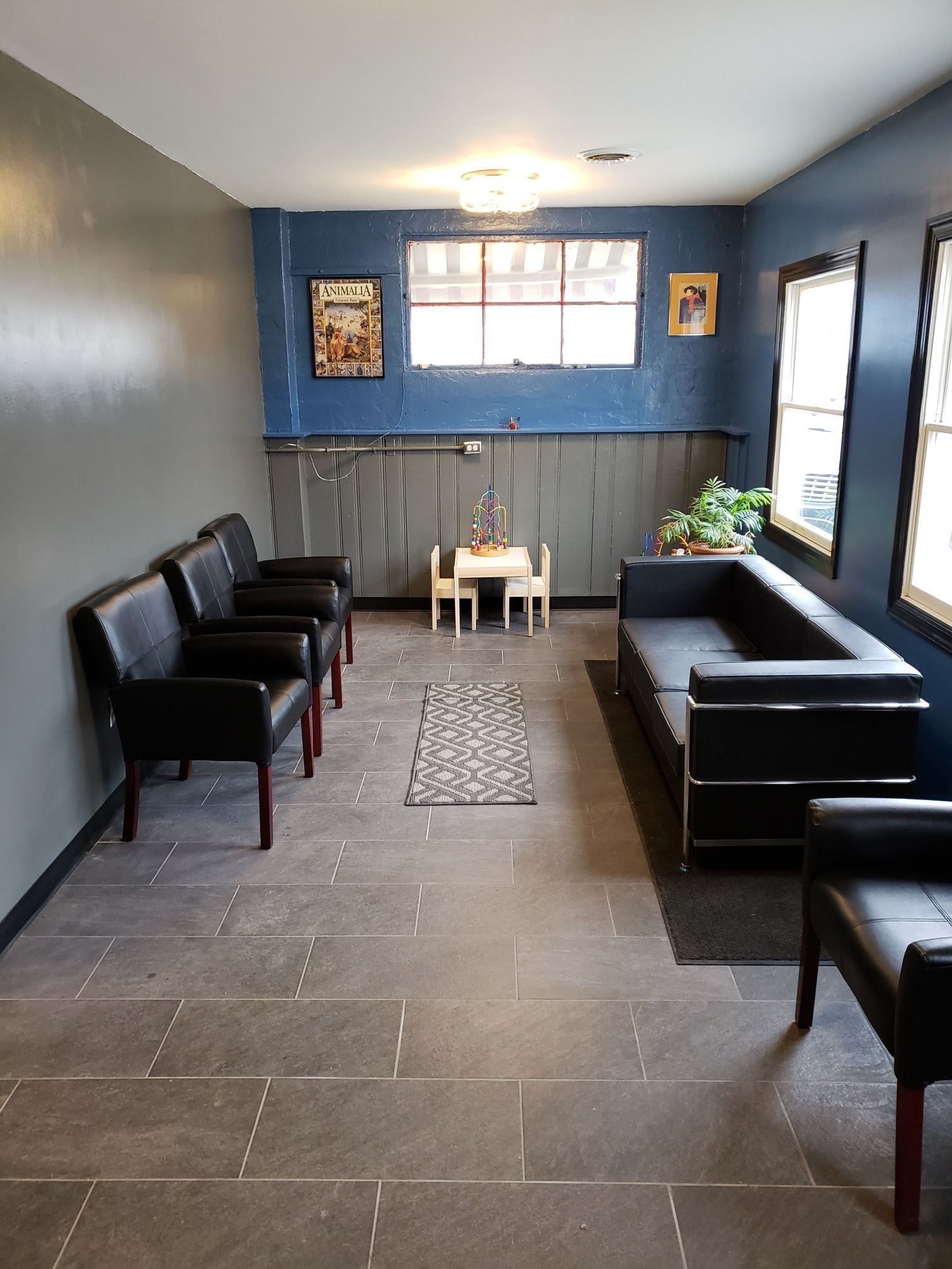 Waiting room with gray floor | West Main Auto Repair