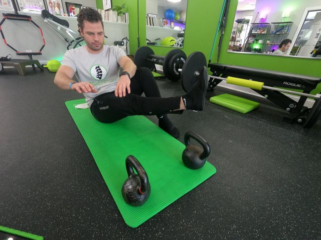 Wall Press Straight Leg Extension: Video Exercise Guide & Tips