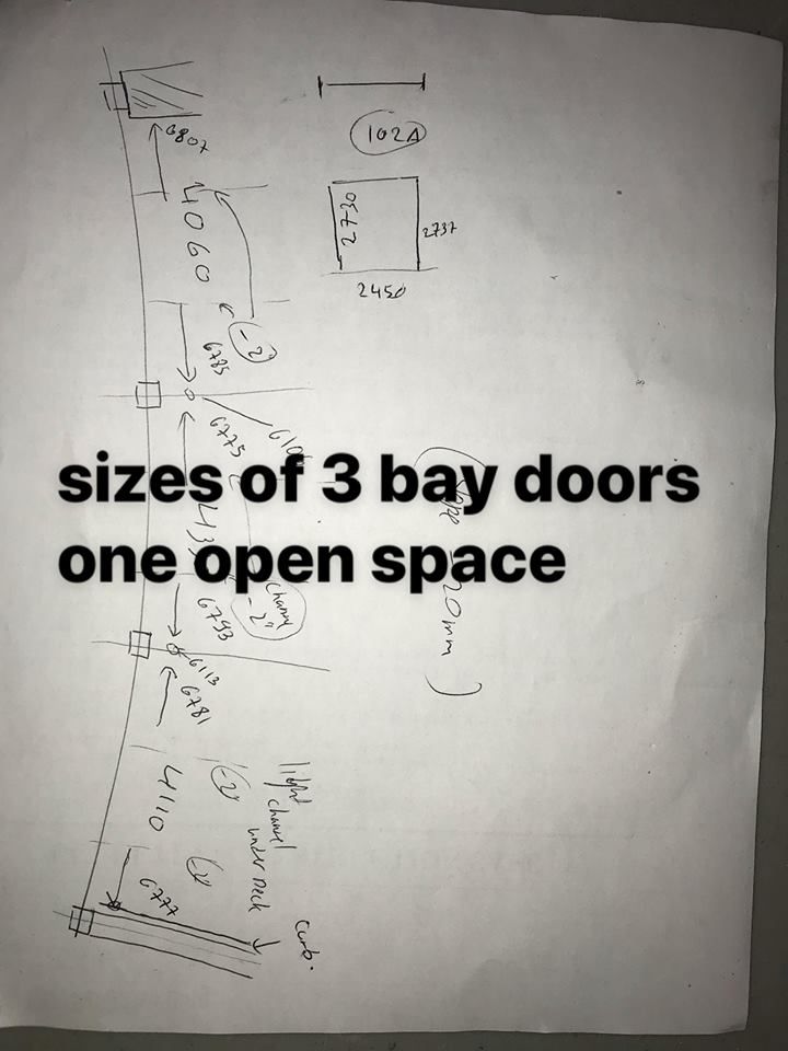 A drawing of sizes of 3 bay doors one open space