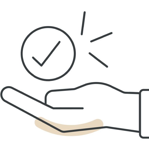 Mano che tiene un cerchio con un segno di spunta, che rappresenta l'approvazione o il completamento.