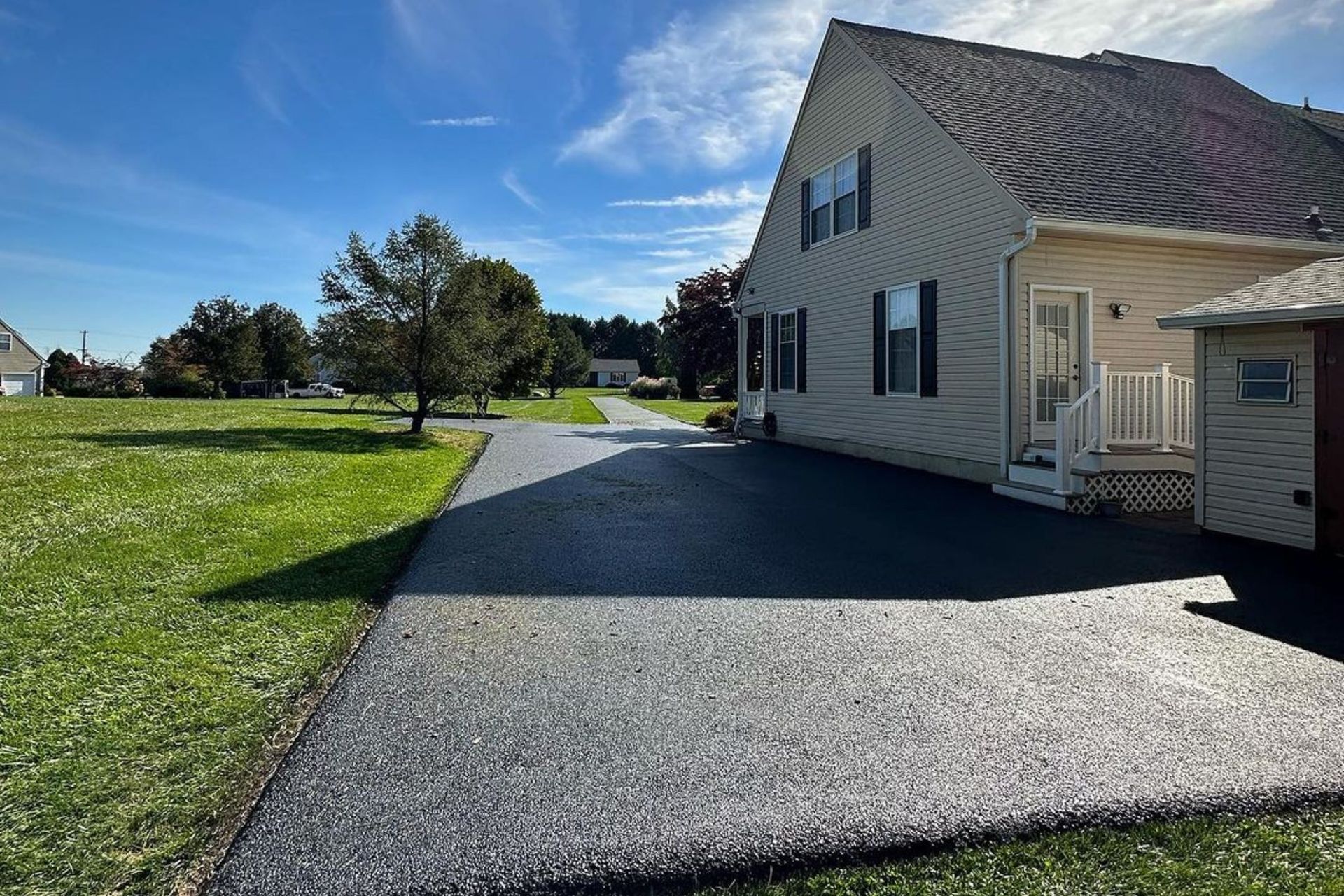 A house with a driveway leading to it