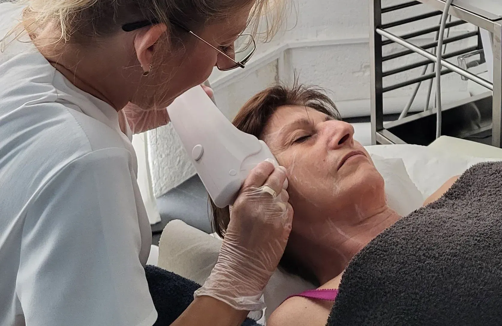 Séance de cryolipolyse dos ventre