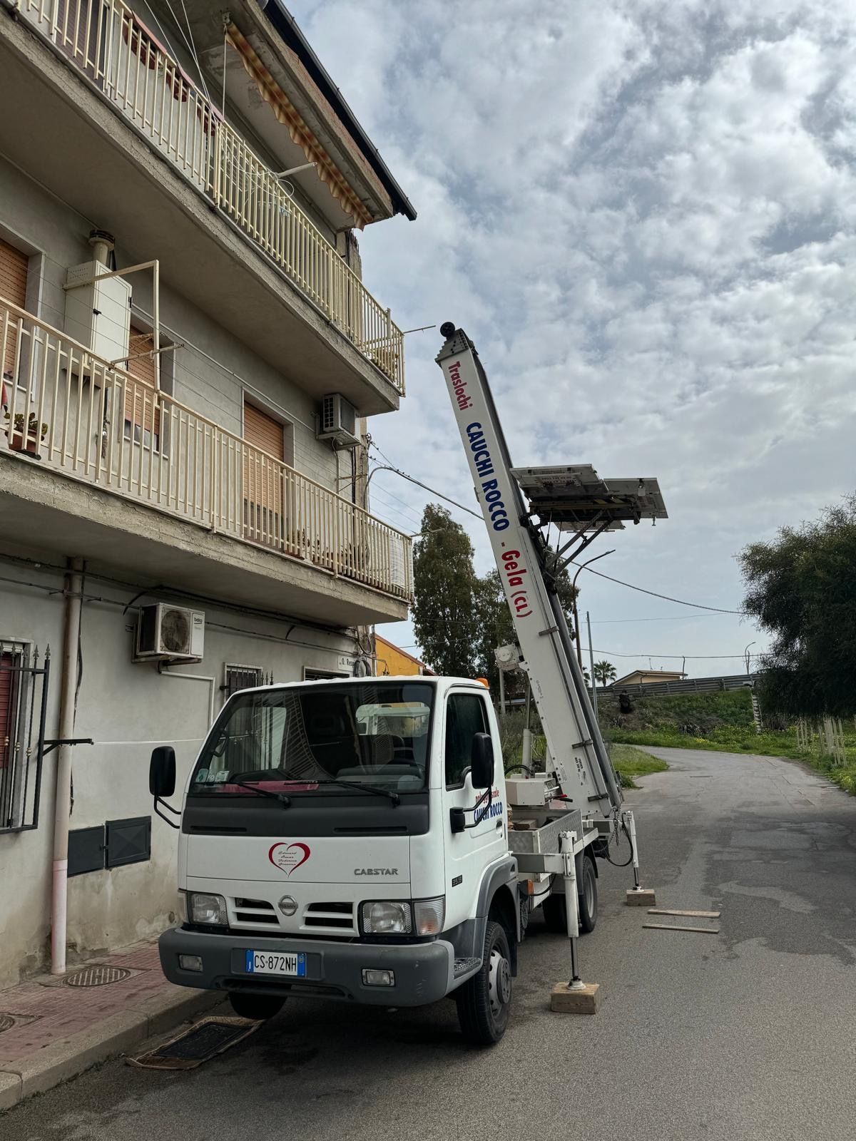 TRASLOCHI E NOLEGGIO PIATTAFORME AEREE