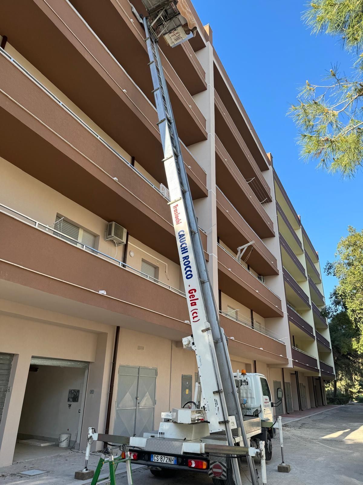 TRASLOCHI E NOLEGGIO PIATTAFORME AEREE