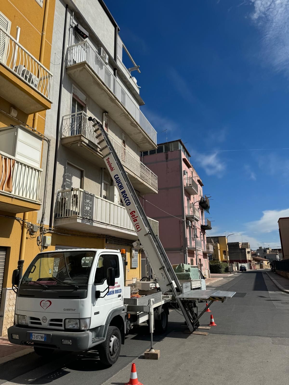 TRASLOCHI E NOLEGGIO PIATTAFORME AEREE