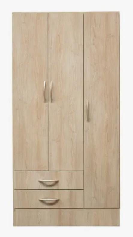 Armario de madera beige con tres puertas y dos cajones.