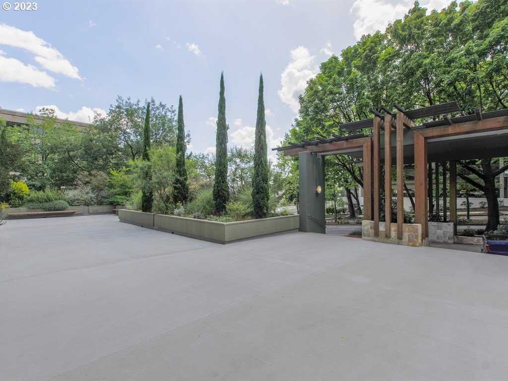 Harrison Condos Grounds