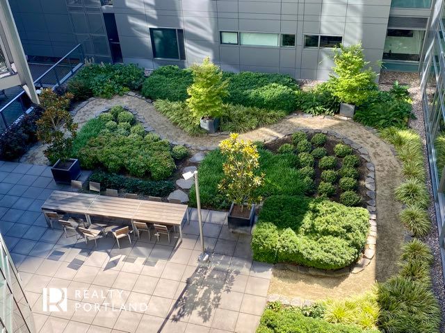 John Ross Condos Outdoor Dining