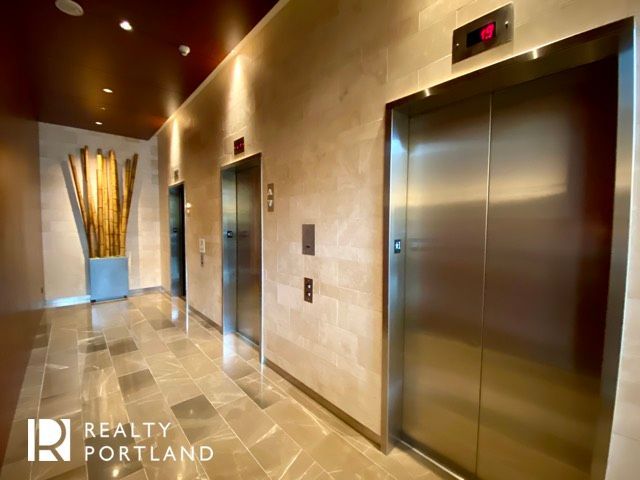 The Metropolitan Condos Elevators