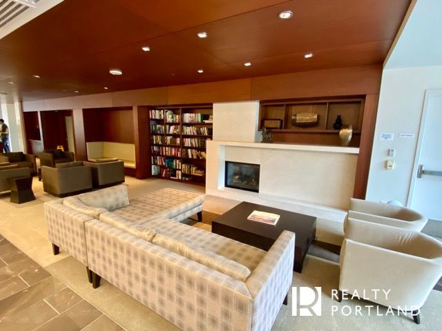 The Metropolitan Condos Lounge