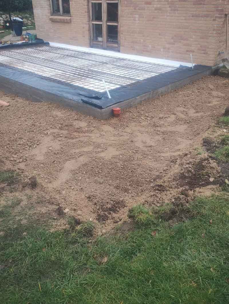 Der bygges et murstenshus med betonfundament.