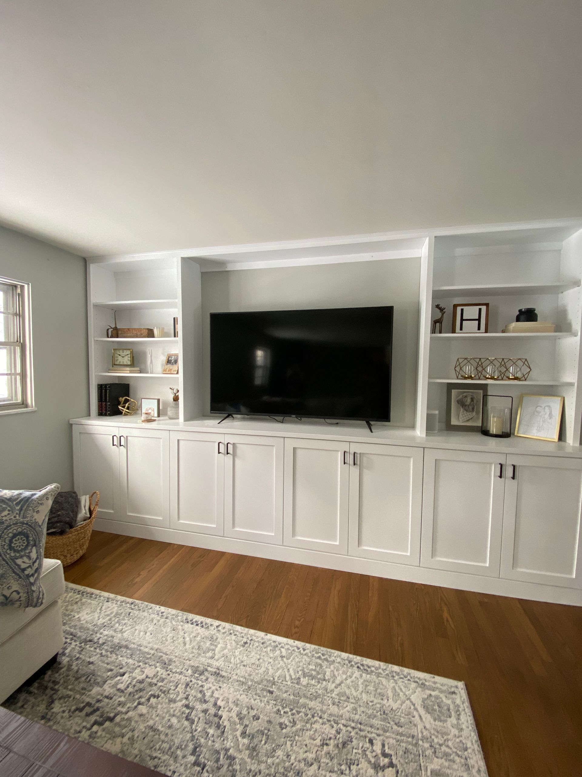 A living room filled with furniture and a flat screen tv