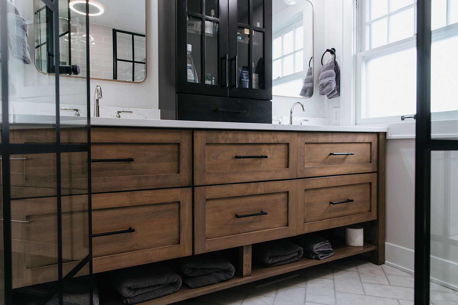 A bathroom with a sink