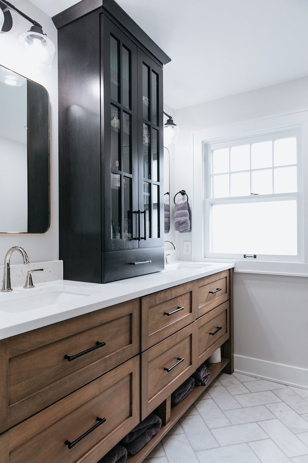 A bathroom with two sinks 