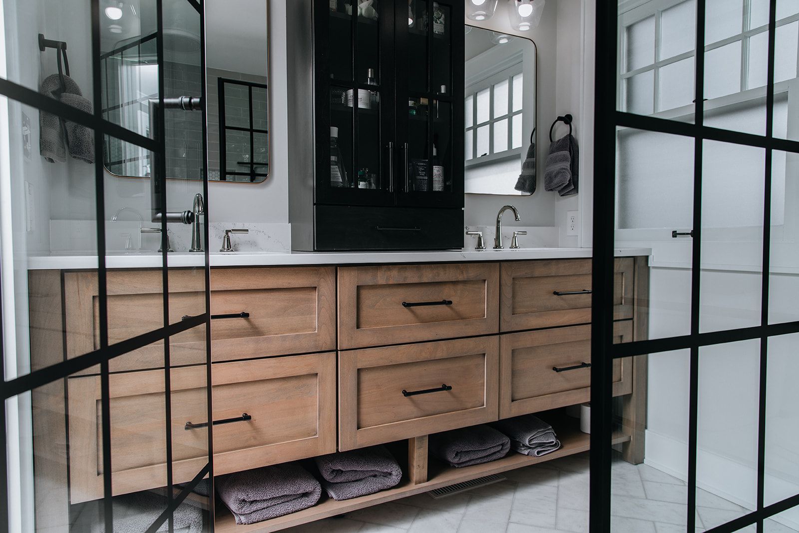A bathroom with two sinks