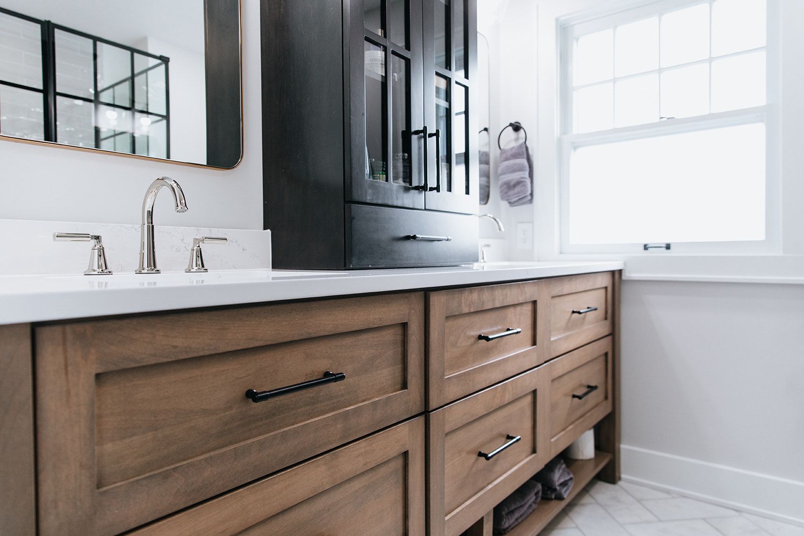 A bathroom with two sinks