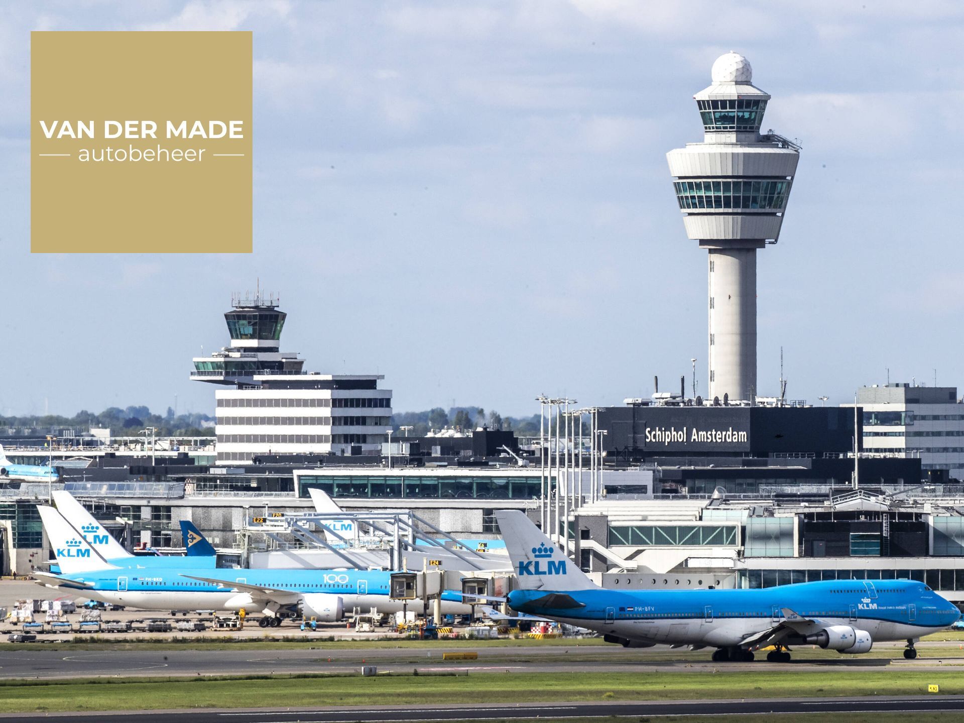 Luchthaven van Schiphol met vliegtuigen van KLM