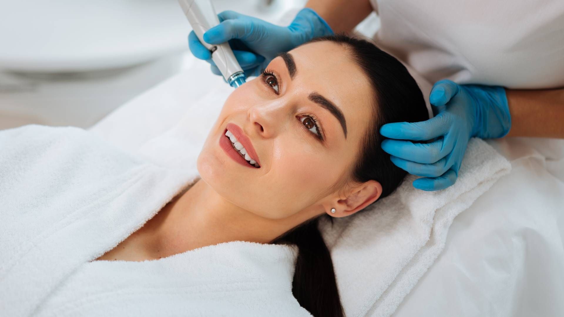 Happy woman receiving a hydrafacial near Lexington, Kentucky (KY)