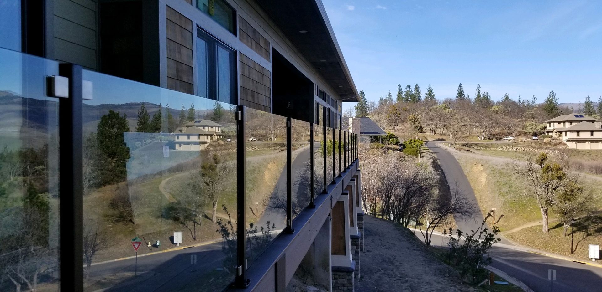 A large building with a glass railing on the side of it.