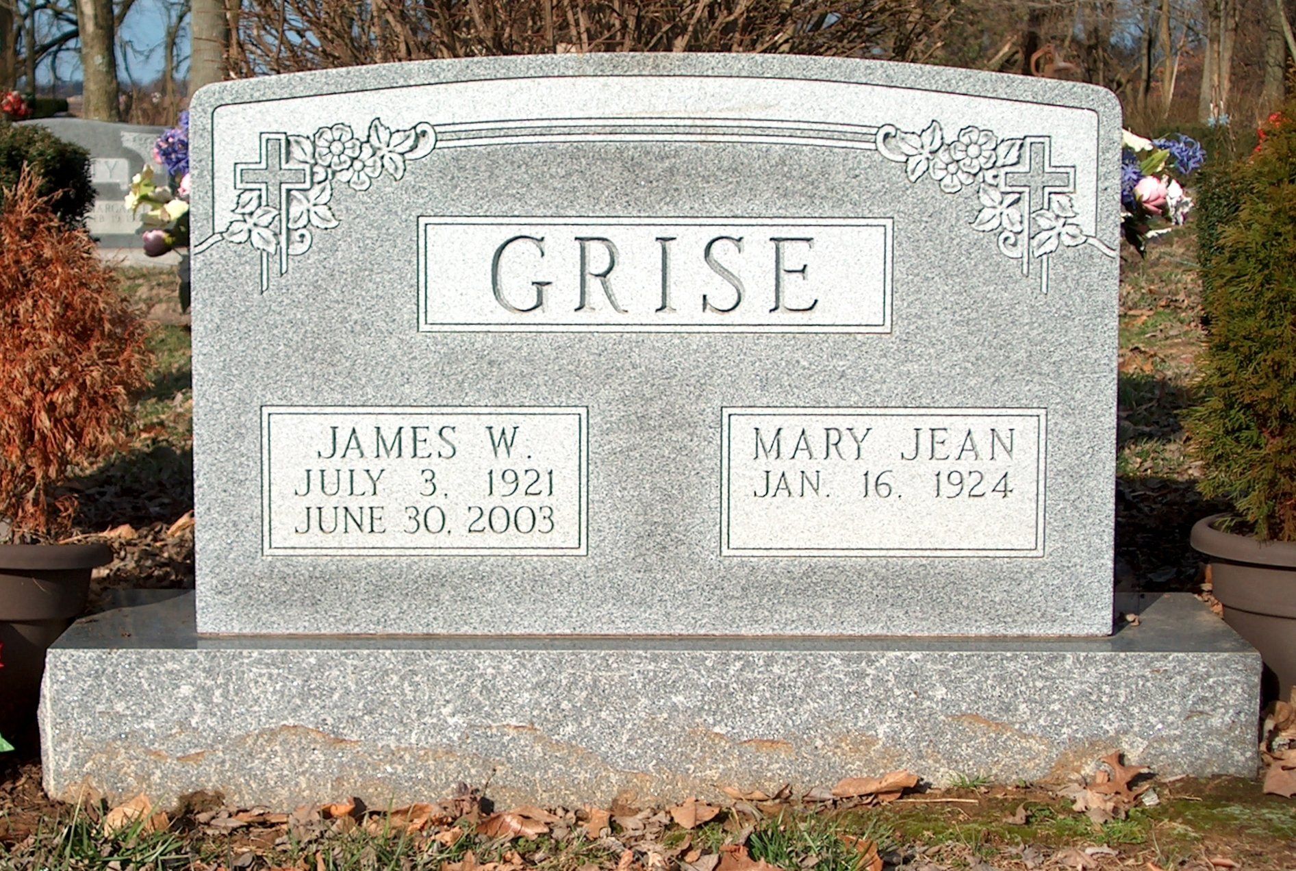 A gravestone for james w. and mary jean grise in a cemetery