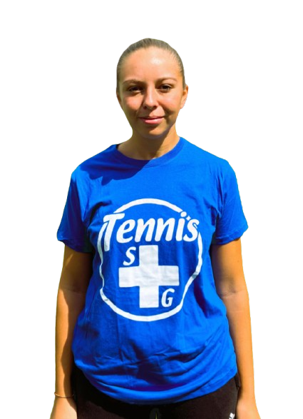 Donna che indossa una maglietta blu