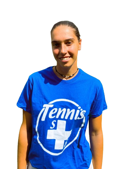 Persona sorridente, che indossa una maglietta blu