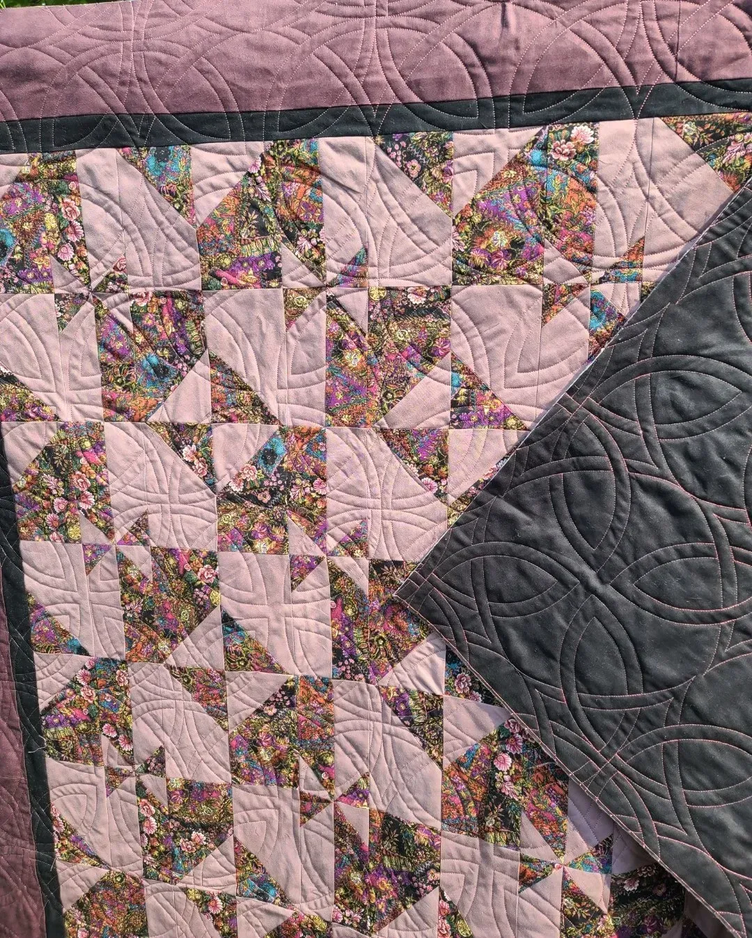 Detailed thread work on quilt Meridian Treasure Valley by Brown Bear Quilting Services LLC