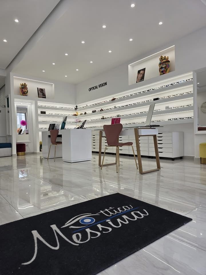Negozio di ottica moderno e luminoso