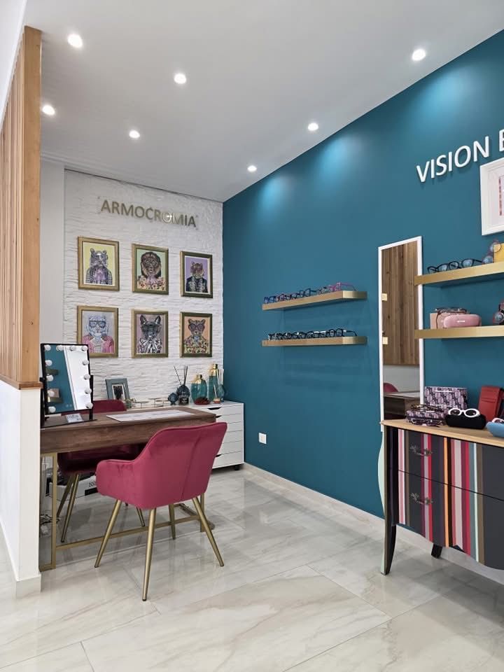 Uno studio di optometria molto luminoso