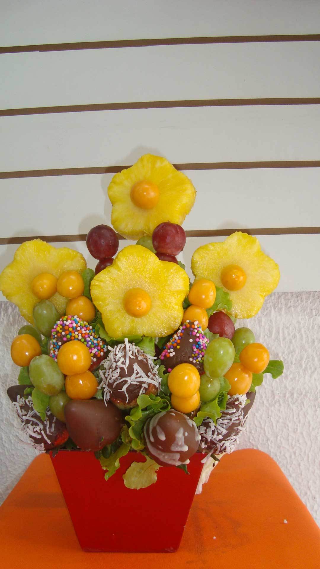 TATY FLORISTERIA - Centro de mesa de fresas al chocolate con frutas