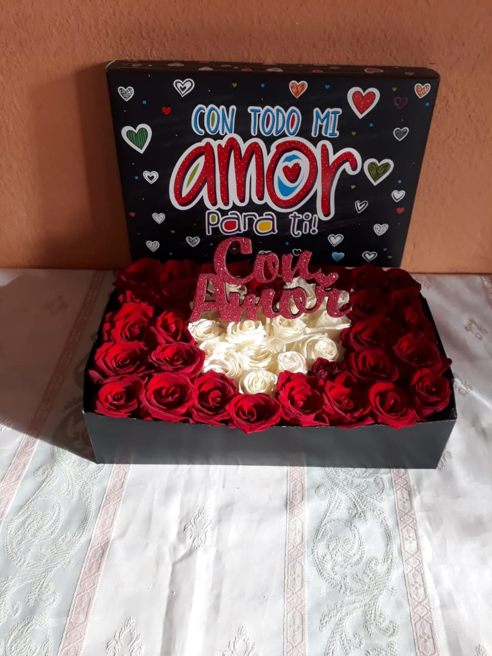 TATY FLORISTERIA - Rosas con caja de chocolates