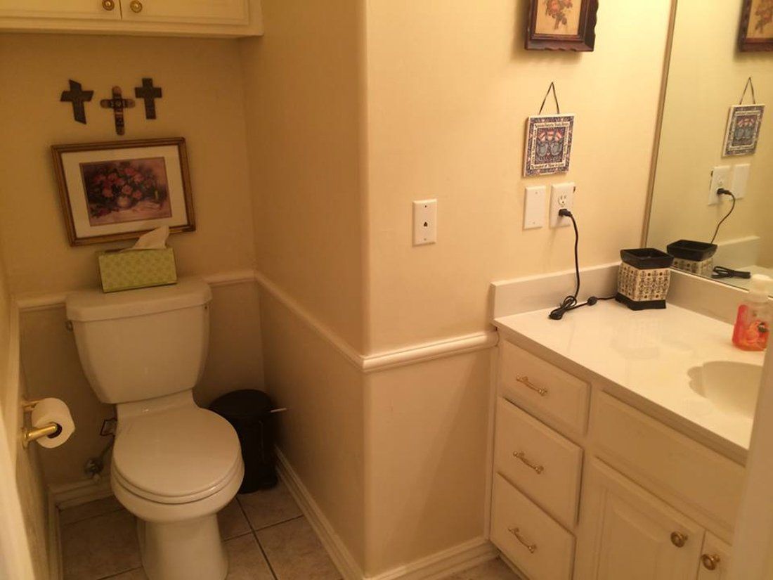 Asbury Place Condominium Bathroom | Desert Crest LLC