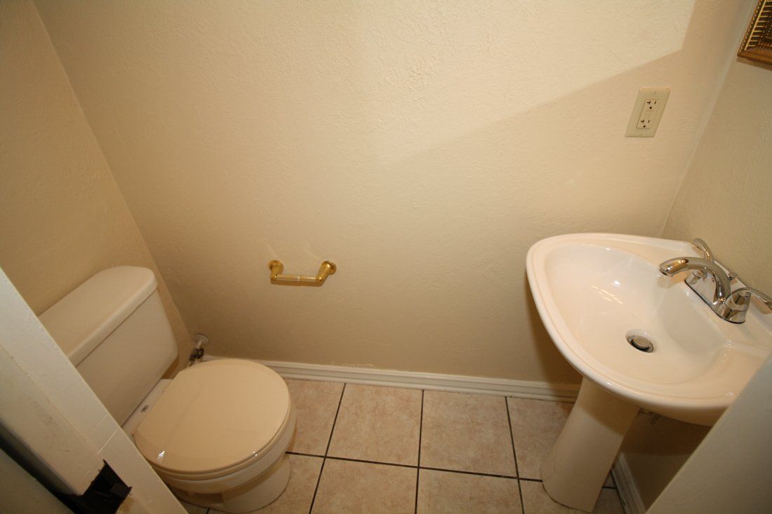 Asbury Place Condominium Bathroom | Desert Crest LLC