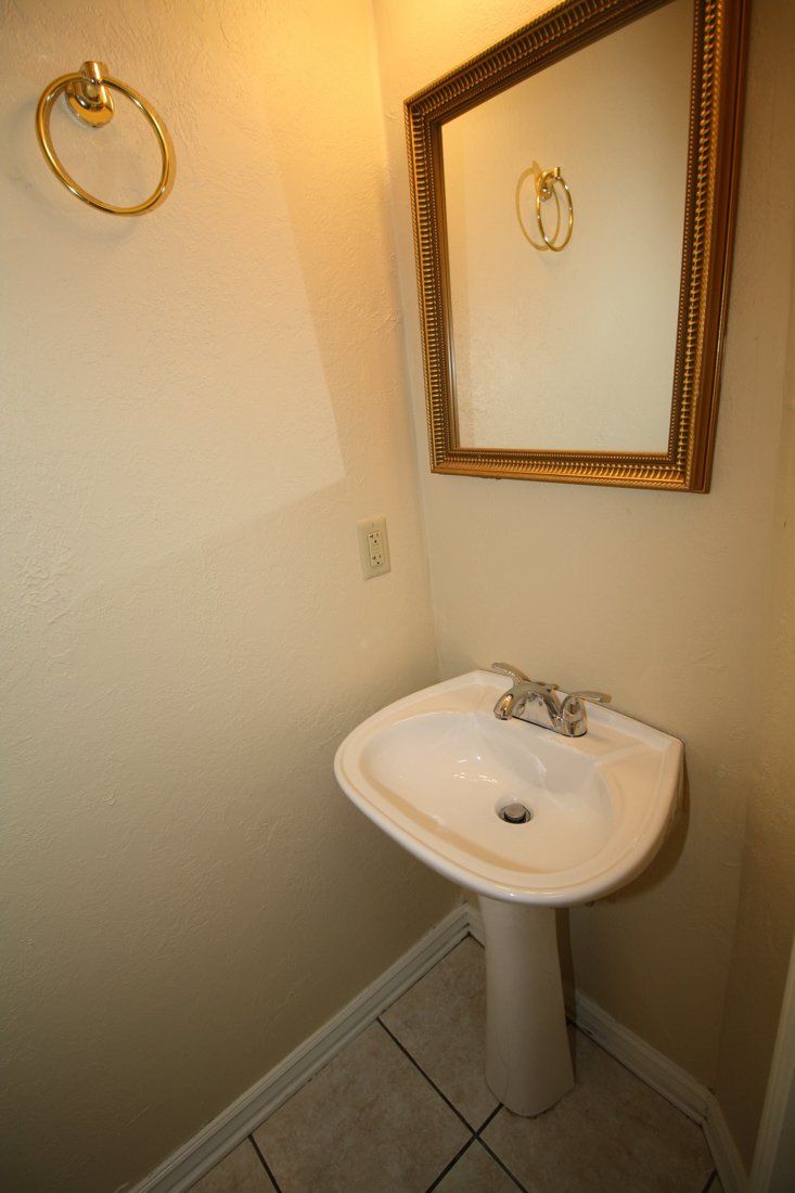 Asbury Place Condominium Bathroom | Desert Crest LLC
