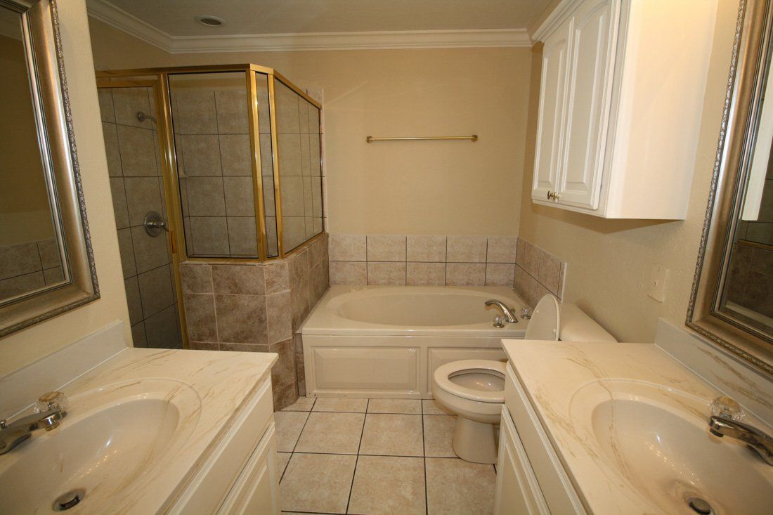 Asbury Place Condominium Bathroom | Desert Crest LLC